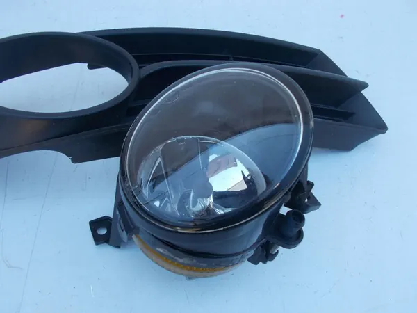 Grade de para-choque halógena direita Volkswagen Touran I 03-06 image 3