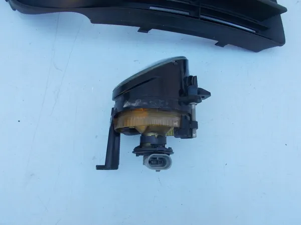 Grade de para-choque halógena direita Volkswagen Touran I 03-06 image 6