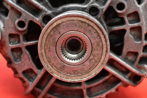 Vaihtovirtageneraattori BMW E90 E91 2.0i 7532966-05 image 7