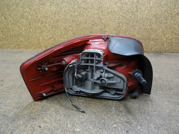 AUDI A3 8P 3D Lámpara Trasera Derecha 8P3945096A image 4