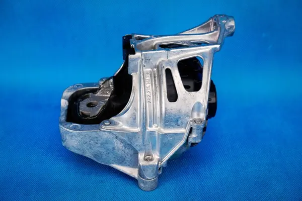 Vasen moottorituki Audi A6 4K C8 A7 4K8 2.0TFSI 4M0199371GH image 2