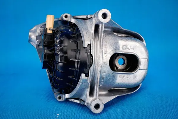 Vasen moottorituki Audi A6 4K C8 A7 4K8 2.0TFSI 4M0199371GH image 5