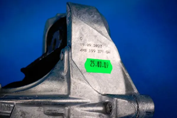 Vasen moottorituki Audi A6 4K C8 A7 4K8 2.0TFSI 4M0199371GH image 6