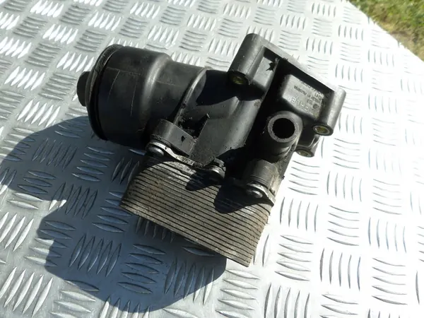 Oljefilterhus VW B7 Audi Skoda 2.0 03L115389C image 2