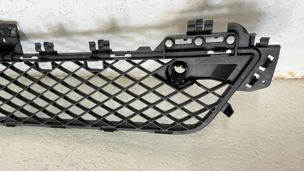 MERCEDES W204 LIFT Rejilla Central Delantera OEM image 7