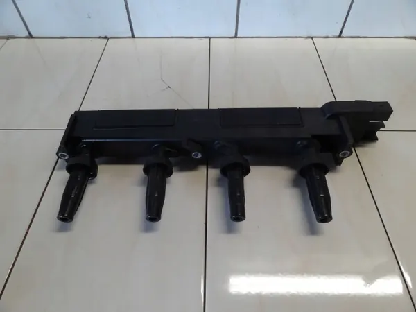 Citroen C5 2002 2.0 Hochspannungsspule Rail OEM OKL15380 image 3