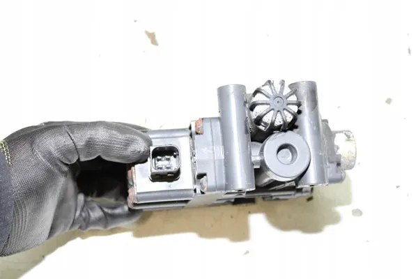 Mercedes-Benz OE A0013271425 Magnetventil image 3