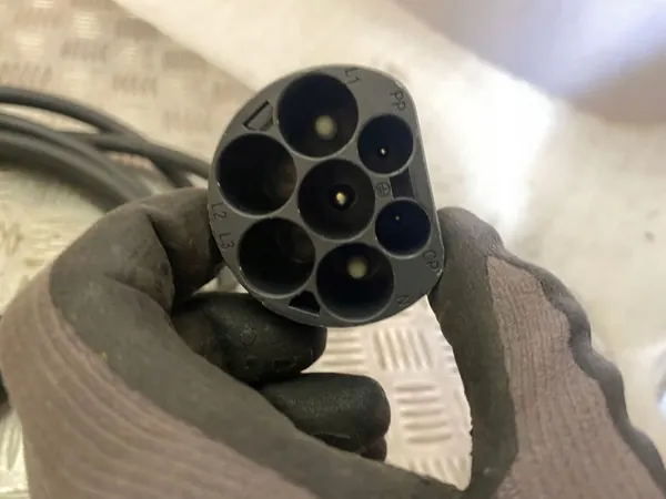 UTO34421 OEM latauskaapeli Hyundai Kona sähköautolle image 3