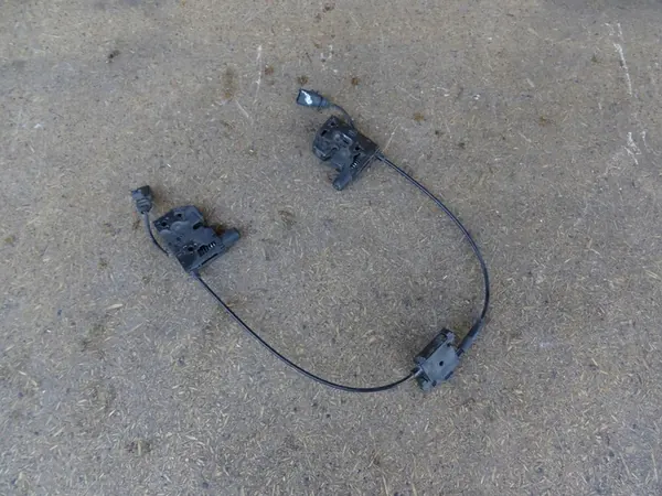 AUDI Q3 8U Motorhuv Lock Komplett 8U0823509 image 10