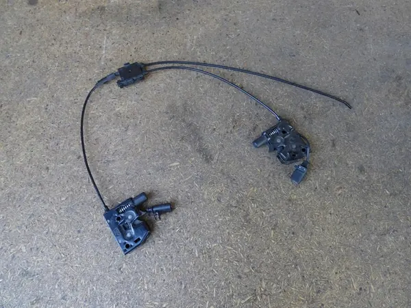 AUDI Q3 8U Motorhuv Lock Komplett 8U0823509 image 6