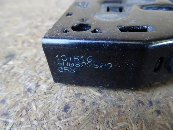 AUDI Q3 8U Motorhuv Lock Komplett 8U0823509 image 9