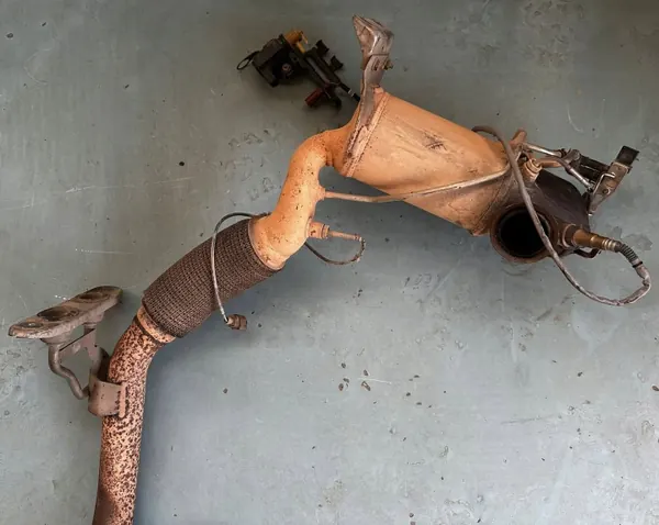 VW Passat B7 2.0TDI Katalysator DPF OEM 3C0131765H image 3