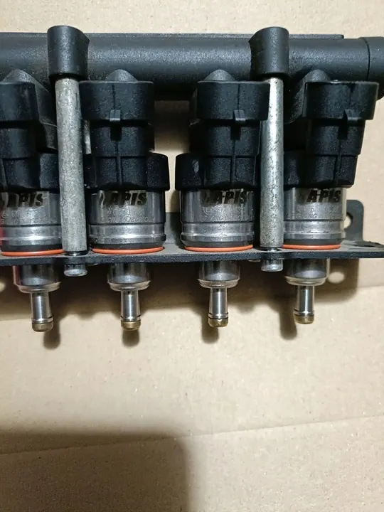 Rampe d'injecteurs Acon Apis Nettoyée Ultrason image 2