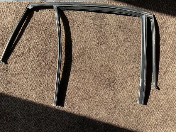 Junta de ventana delantera izquierda OEM 7407403 BMW G20/G21 image 2