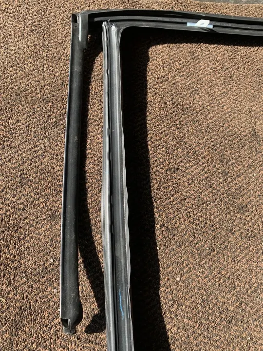 Junta de ventana delantera izquierda OEM 7407403 BMW G20/G21 image 4