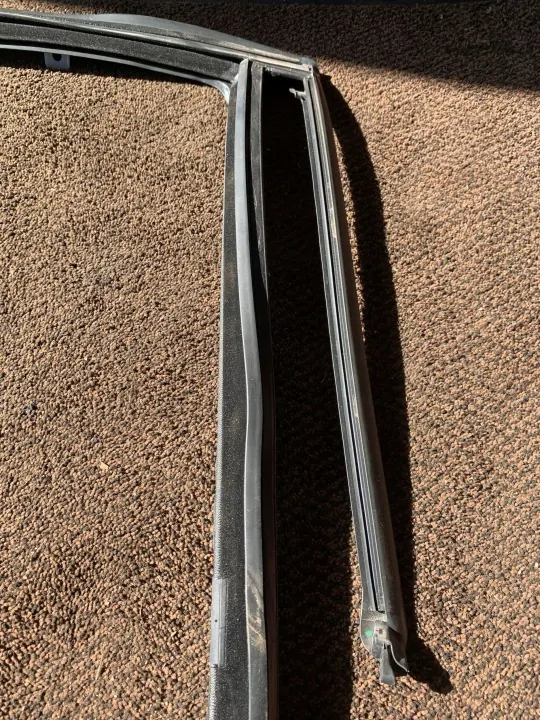Junta de ventana delantera izquierda OEM 7407403 BMW G20/G21 image 6