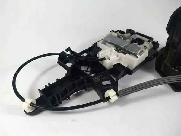 Fram höger dörrlås Chevrolet Silverado 1500 2019+ OEM image 3