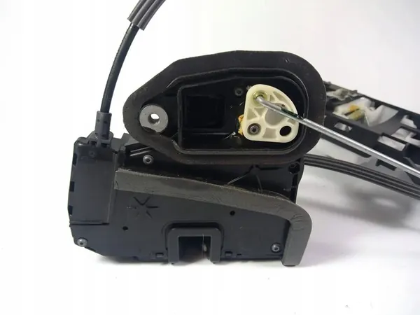 Fram höger dörrlås Chevrolet Silverado 1500 2019+ OEM image 5