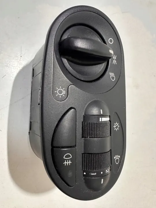 Commutateur d'éclairage Lada Kalina OEM 11118-3709820 image 2