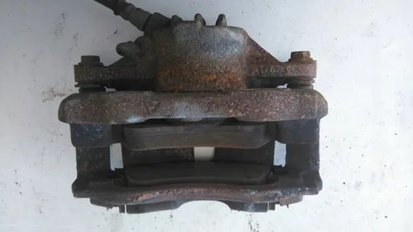 Linke Vorderbremssattel Peugeot 208 4400R6 image 4