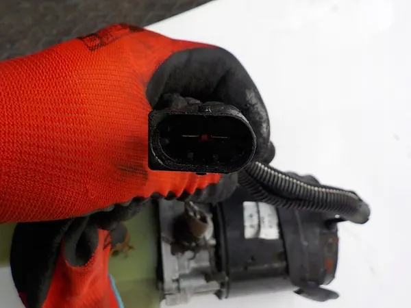 Bomba de direção assistida Renault Clio II 1.5 DCI OEM 183042610Z image 2