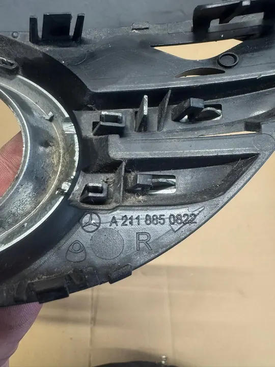MERCEDES W211 Bouchon de Pare-chocs Halogène Gauche A2118850822 image 3