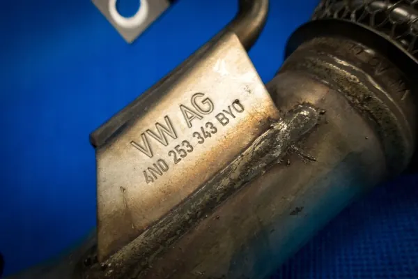 Audi A8 4N EGR-rör OEM 4N0253343A - Begagnad image 3