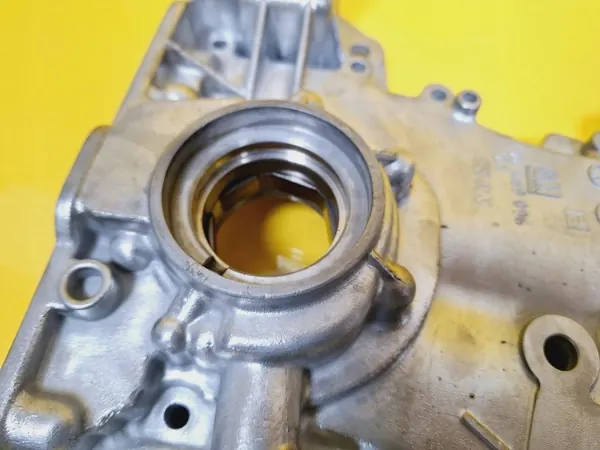 Oliepomp distributiedeksel OEM DRC93373 Opel Corsa D image 4