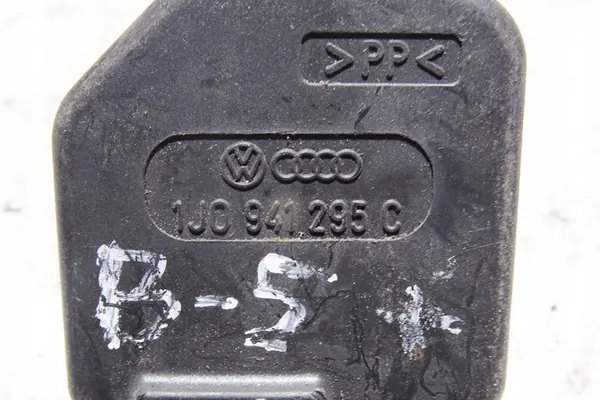 VW GOLF IV Niveau Einstellmotor 1.6L Benzin image 3