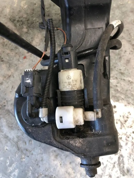 Scheibenwaschbehälter OEM A2058600160 Mercedes W205 image 3