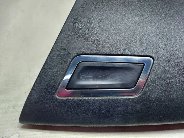 Guardaobjetos tablero derecho OEM 147506KASACJ Citroen image 4