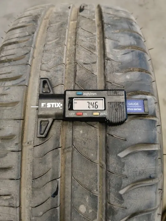 Neumático verano Michelin Energy Saver 205/55R16 Usado image 2