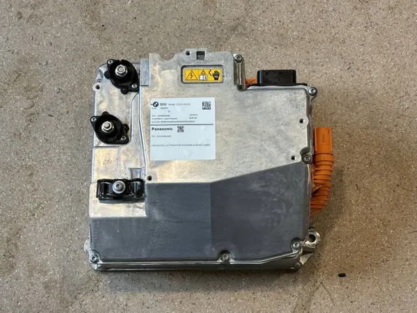 Inversor BMW X1 U11 OEM 5B335F3 - Usado image 2