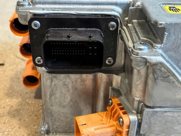 Inversor BMW X1 U11 OEM 5B335F3 - Usado image 8