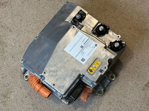 Inversor BMW X1 U11 OEM 5B335F3 - Usado image 9