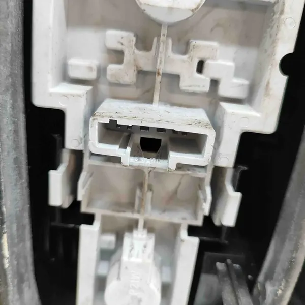 Nissan Primastar 2005 Luz trasera derecha image 8