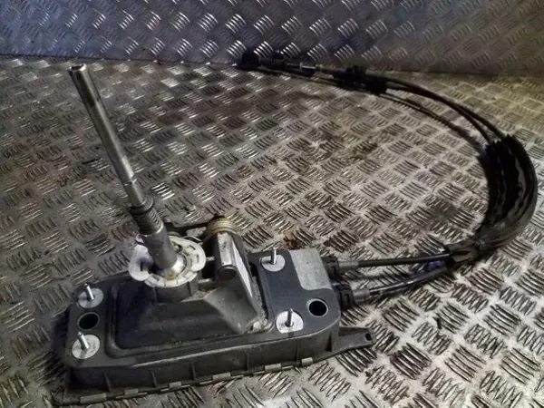 VW Vaihteiston mekanismi OEM 1T0711049BD Käytetty image 3