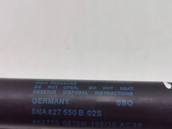 Volkswagen Tiguan 2020 Baklucka Dämpare OEM image 6