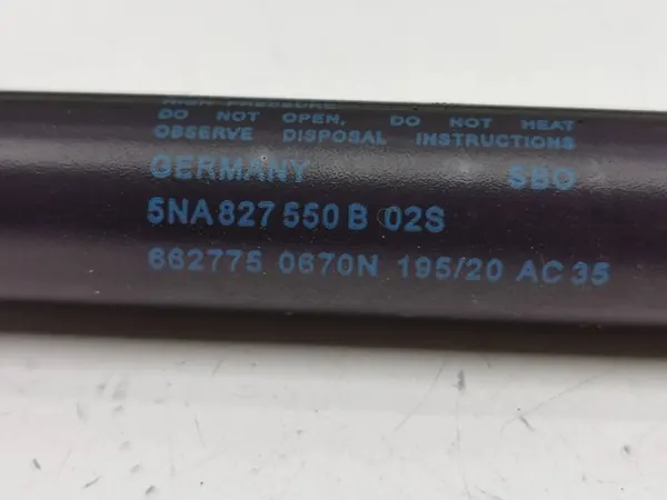 Volkswagen Tiguan 2020 Baklucka Dämpare OEM image 7