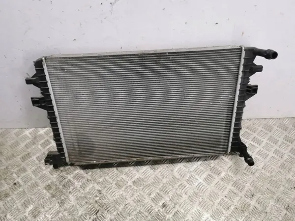 Radiateur d'eau SEAT Ateca 2017 OEM 5Q0816411AL image 2