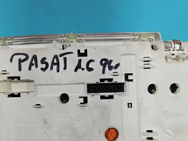 VW PASSAT B4 1.6 8V MPI INSTRUMENTTI image 7