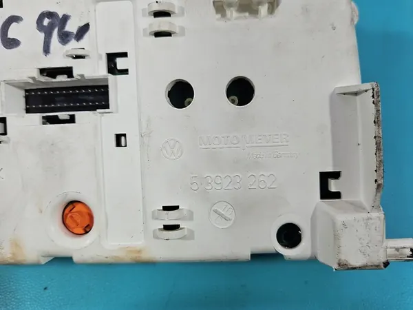 VW PASSAT B4 1.6 8V MPI INSTRUMENTTI image 8