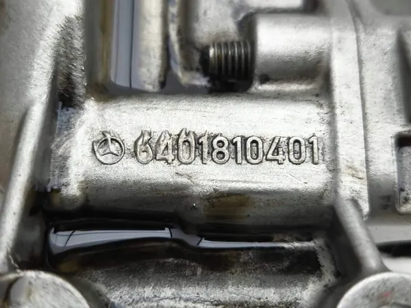 Bomba de óleo Mercedes-Benz OEM A205376400301 - Usada image 7