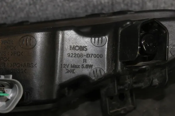 HYUNDAI TUCSON III Faro LED DRL Derecho image 4