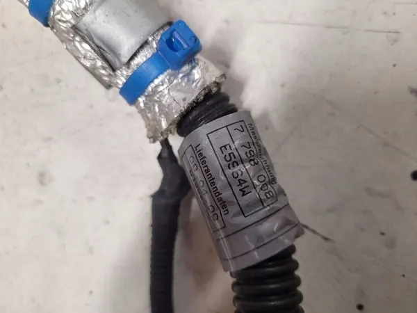 Terminal positivo BMW 1 E81 E87 779800904 image 4