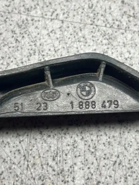 BMW 3 E30 Motorkapopeningshendel OEM 1888479 image 3