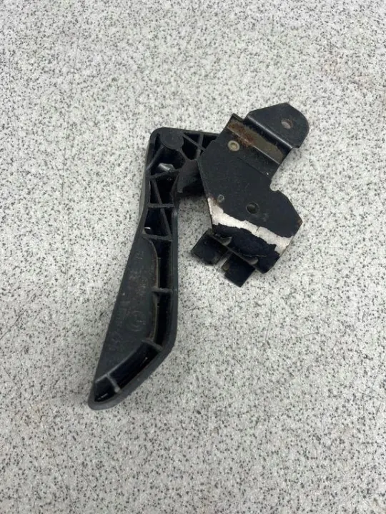 BMW 3 E30 Motorkapopeningshendel OEM 1888479 image 4