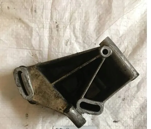 Mercedes-Benz W123 servopumpfäste OEM 1234660041 image 2