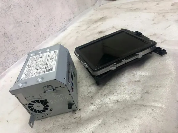 Volvo S90 Navigationsbildschirm OEM 32141084 - 2019 image 2