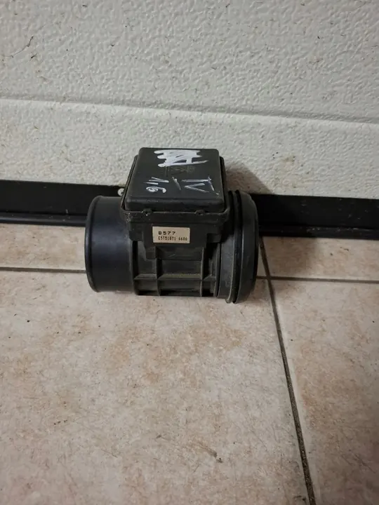 Mazda E5T51071 Luchtmassameter image 3